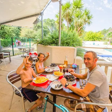 Mobil-home Avec Terrasse Pour 6 Personnes - Api-1-52-655 *